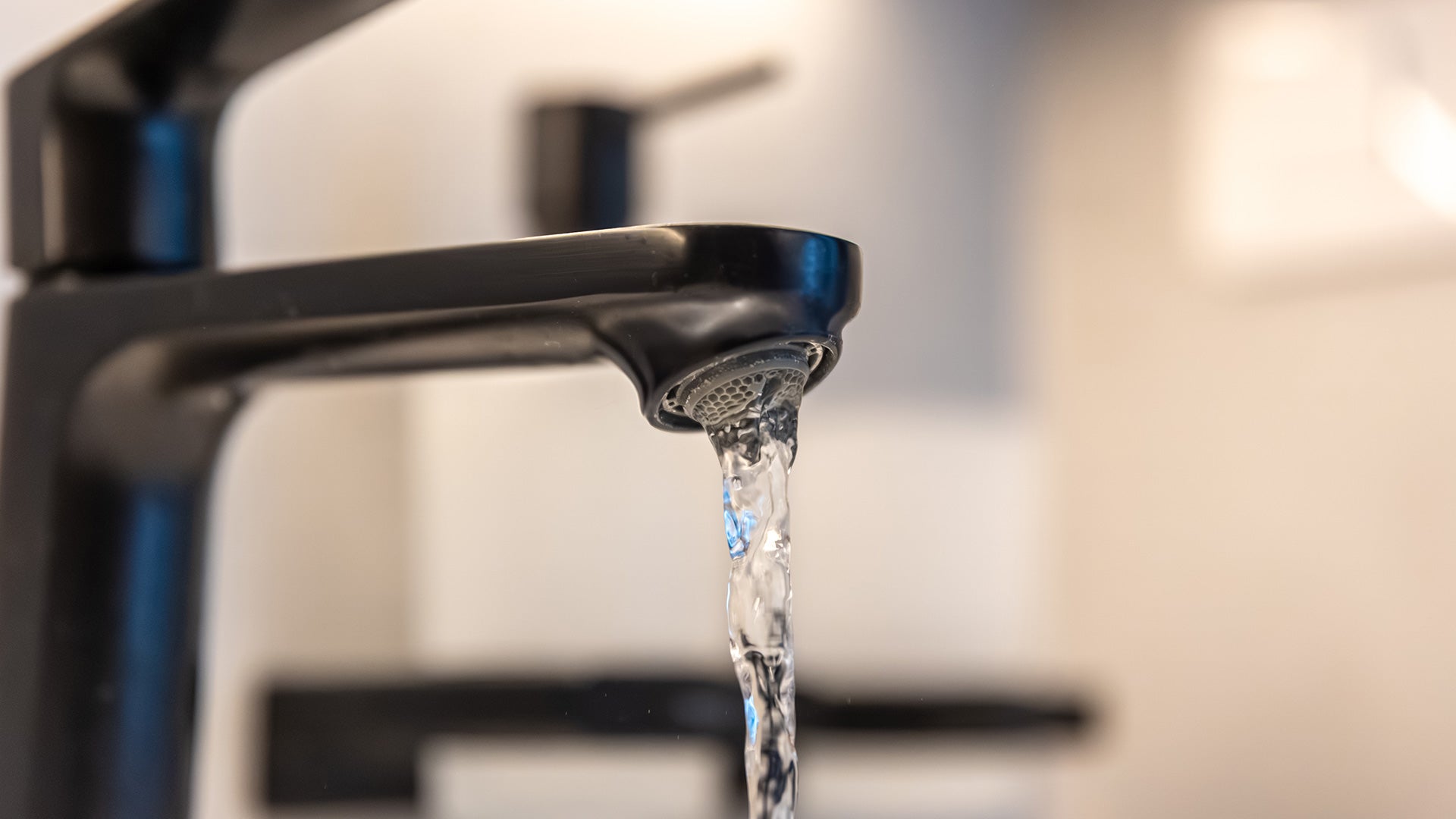 Travel Water Filter Guide: Tap Water Safety by Country